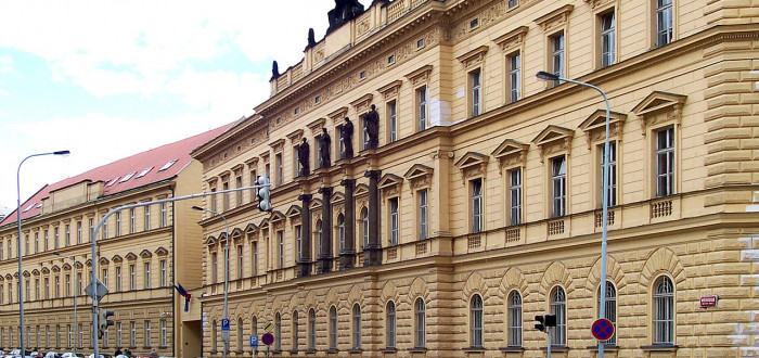 Dětský certifikát má chránit před zneužíváním. V zahraničí to ale nefunguje	