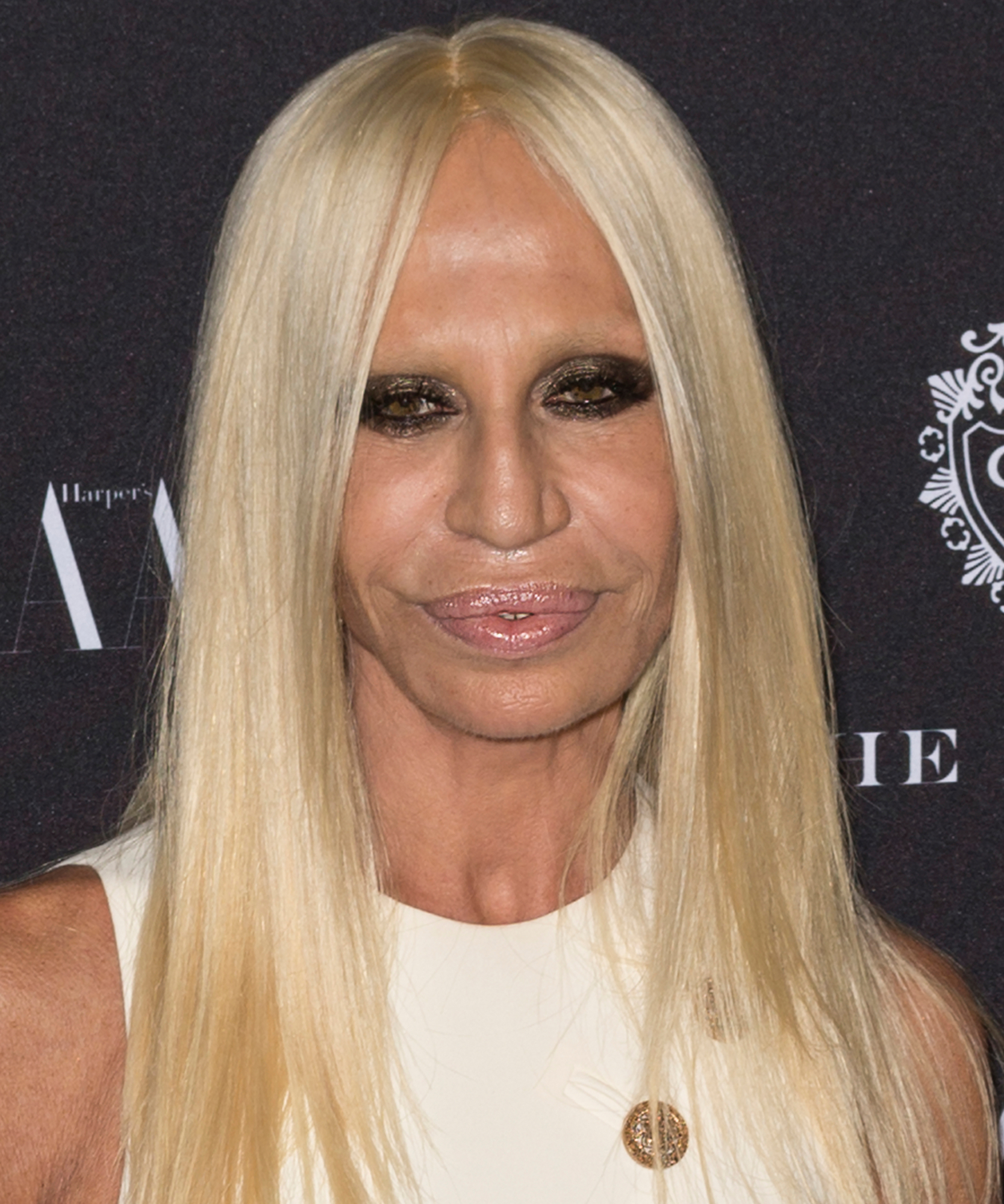 Версаче жена. Весаче дрнаиела. Донателла версаче фото. Версаче жена. Версаче жена.