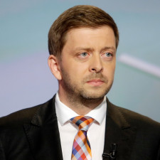 Vít Rakušan by měl mít přehled i o tom, kde jsou nasazováni členové Ochranné služby Policie ČR. V čím zájmu je v současné válečné době hlídání ruských objektů v Praze?