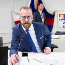 Ruský velvyslanec: Nezodpovědné kroky komunálních úředníků v ČR budí nedůvěru | ČtiDoma.cz