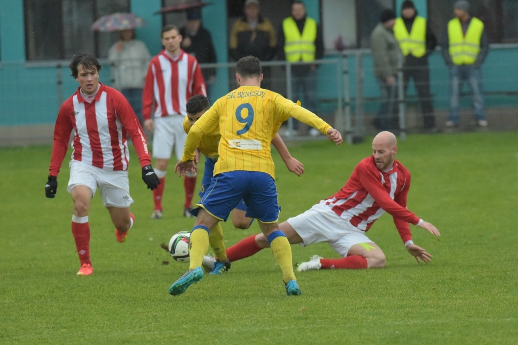 Oba týmy se střetly ve 14. kole. Po remíze 4:4 následovaly penalty, v kterých byli úspěšnější fotbalisté SK Viktorie Jirny