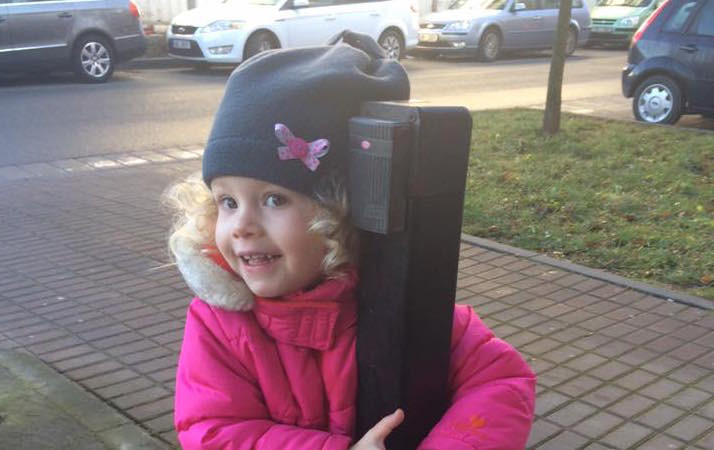 Stella (skoro 3 roky) si moc přeje "červený blbiny jako kravička". Docela bychom pak chtěli poslat fotku, maminko :-)