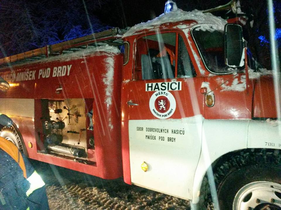 Hasiči včera odstranili spadané větve