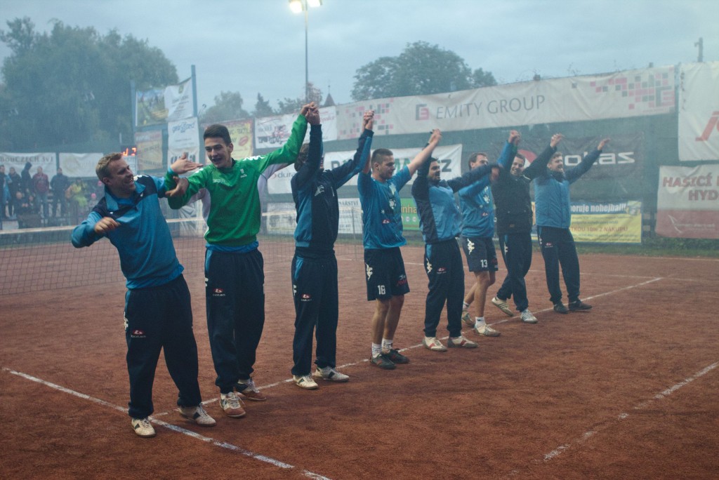 Nohejbalisté TJ Spartak Čelákovice se zahrají extraligu i v příští sezoně.