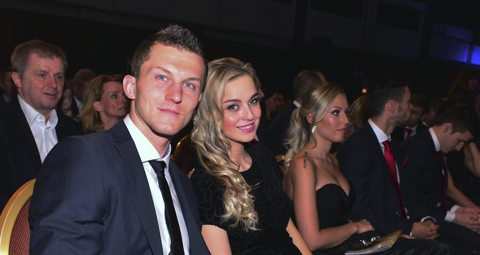 Tomáš Necid s manželkou Klárou na vyhlášení Fotbalistky roku
