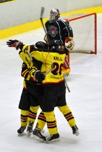 Po vítězství na nájezdy se z postupu do semifinále mohli radovat hráči HC Junior Mělník