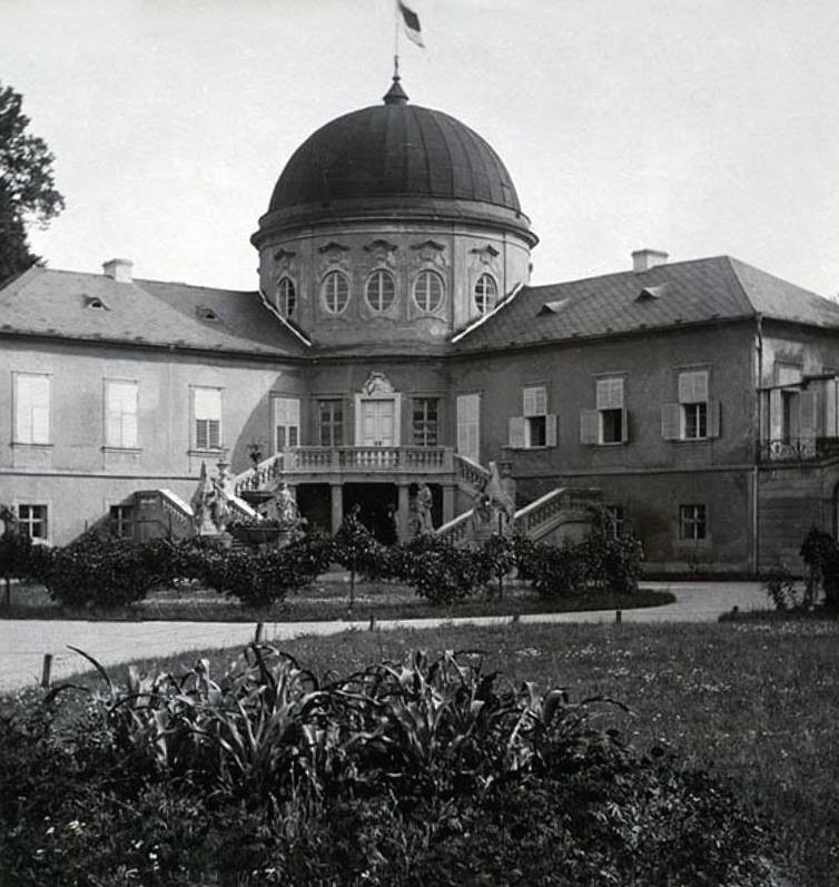 Zámek Veltrusy na konci 19. století, kdy ještě patřil rodu Chotků