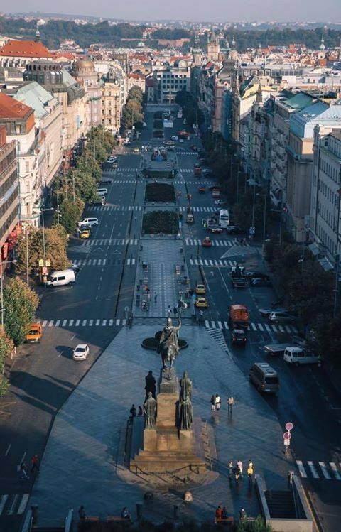 Vyklidí policie celé náměsti?