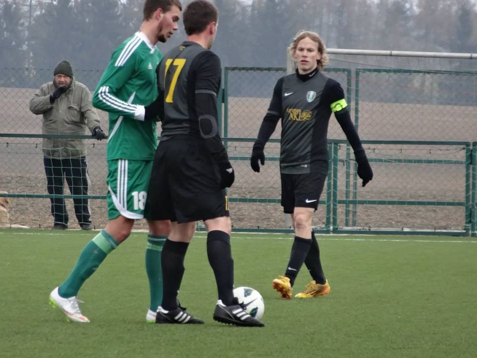 Fotbalisty Jíloviště (v černém) trápí zranění opor