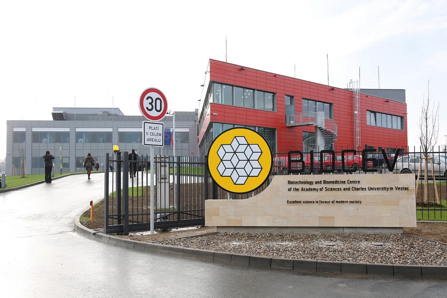 Budova výzkumného pracoviště BIOCEV ve Vestci
