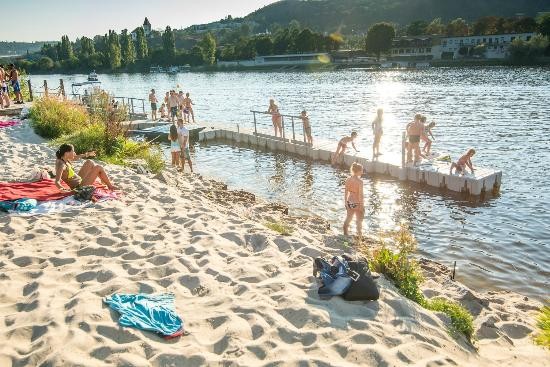 To není zahraniční destinace. To jsou Žluté lázně