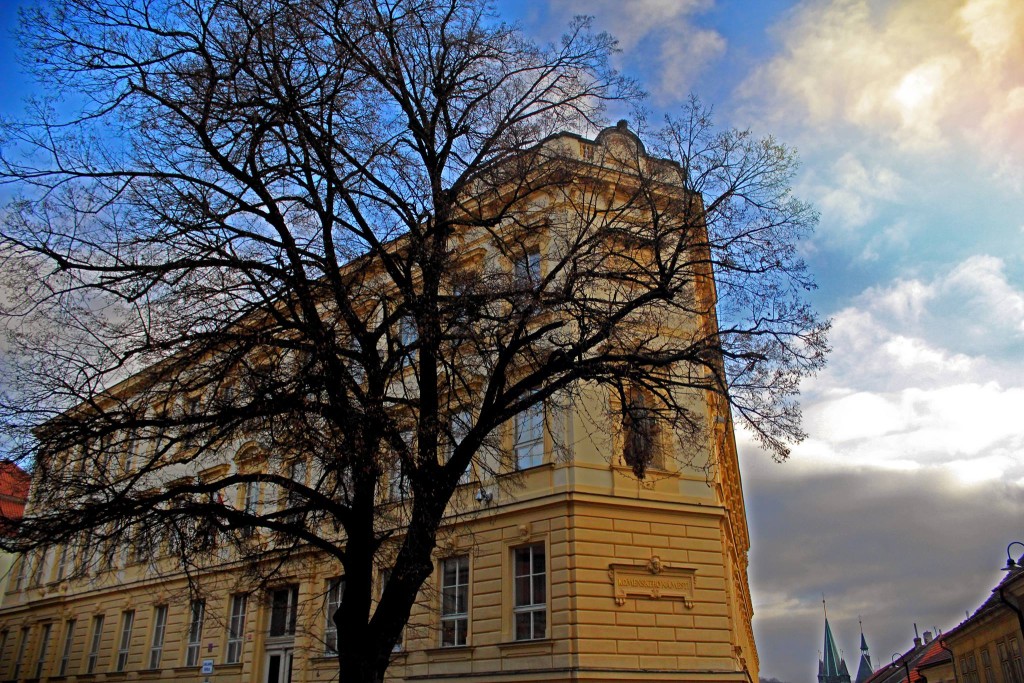 Škola Komenského ve Slaném, kde je situace ráno vážně kritická