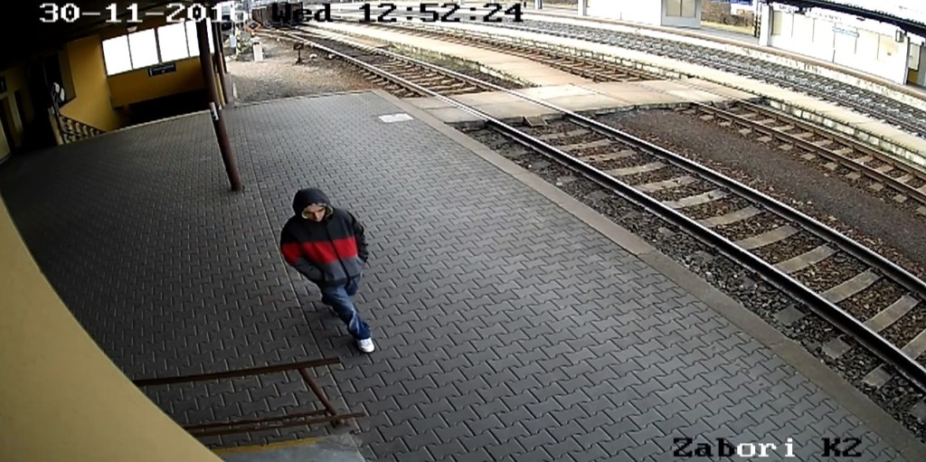 Napadl seniorku a vytrhnul jí kabelku