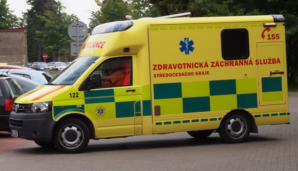 Záchranka odvezla dvě pobodané ženy