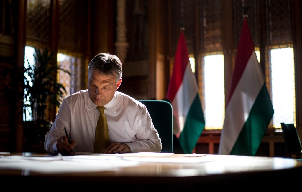 Premiér Viktor Orbán upevňuje svoji totalitní moc