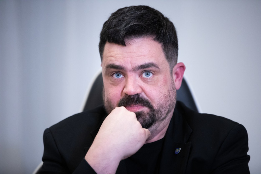 novotný_armáda ČtiDoma.cz