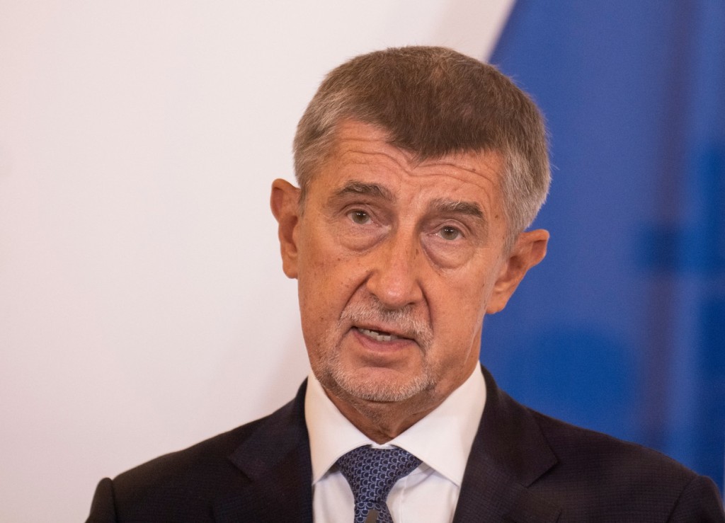 Předseda hnutí ANO nemusí s Petrem Fialou soupeřit. K úspěchu mu stačí, aby kroky jeho vlády dokázal se svým týmem bagatelizovat