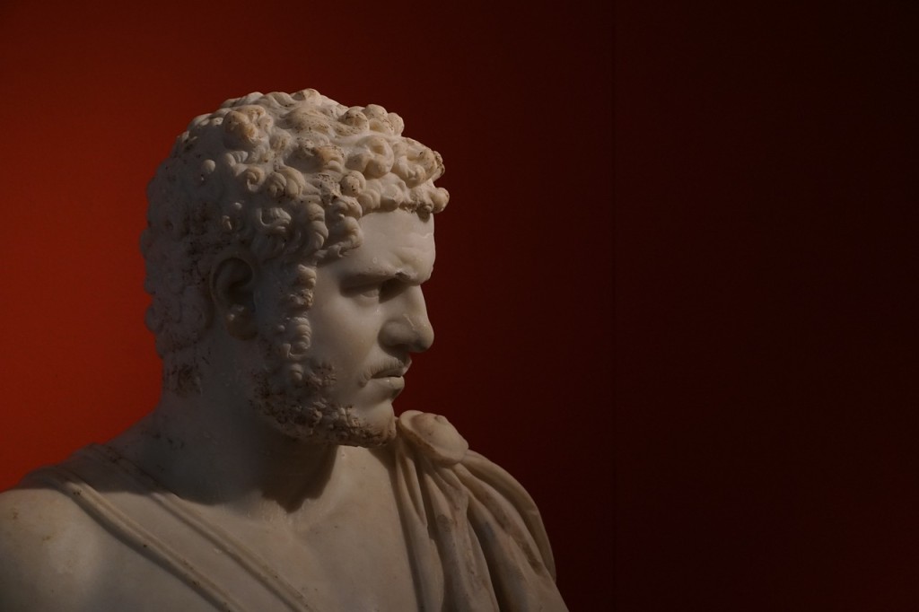 Caracalla nechal zlikvidovat svého bratra, se kterým spoluvládl. Autoritativní přístup se mu ale vymstil a voják ho probodnul, když si šel odskočit 