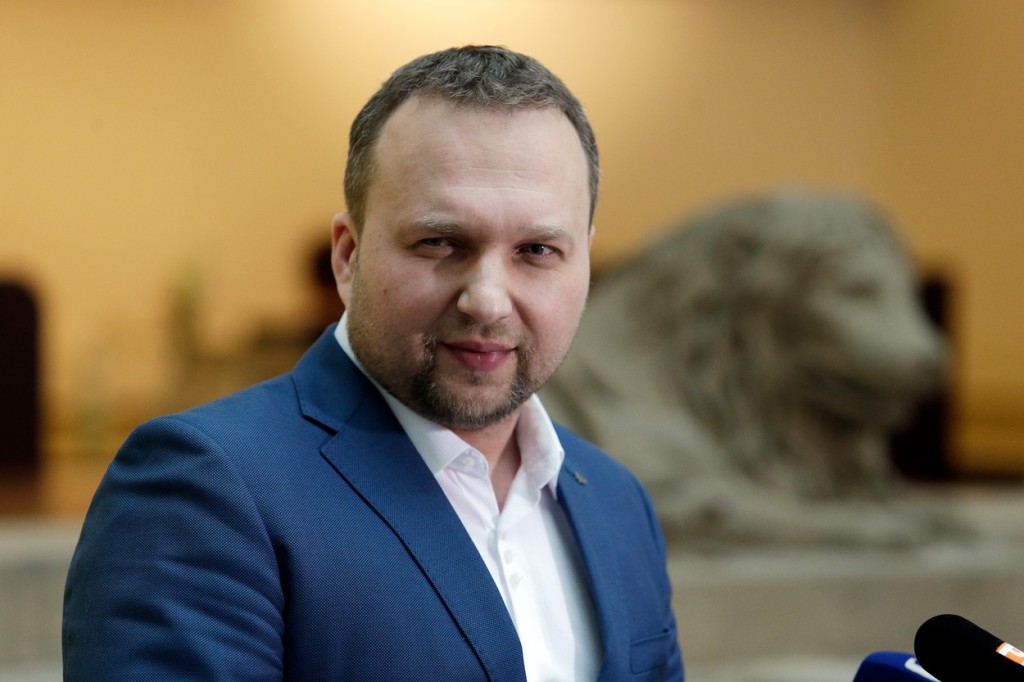 Vystudoval Střední zemědělskou školu v Přerově a následně obor rostlinolékařství (se specializací na ochranu rostlin) na Mendelově univerzitě v Brně