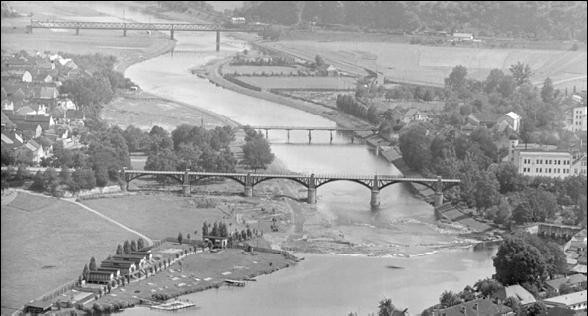 Překrásný berounský most na dobové fotografii