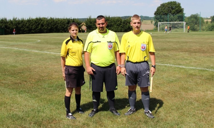 Kompletní trojice rozhodčích řídí utkání až od úrovně okresního přeboru.