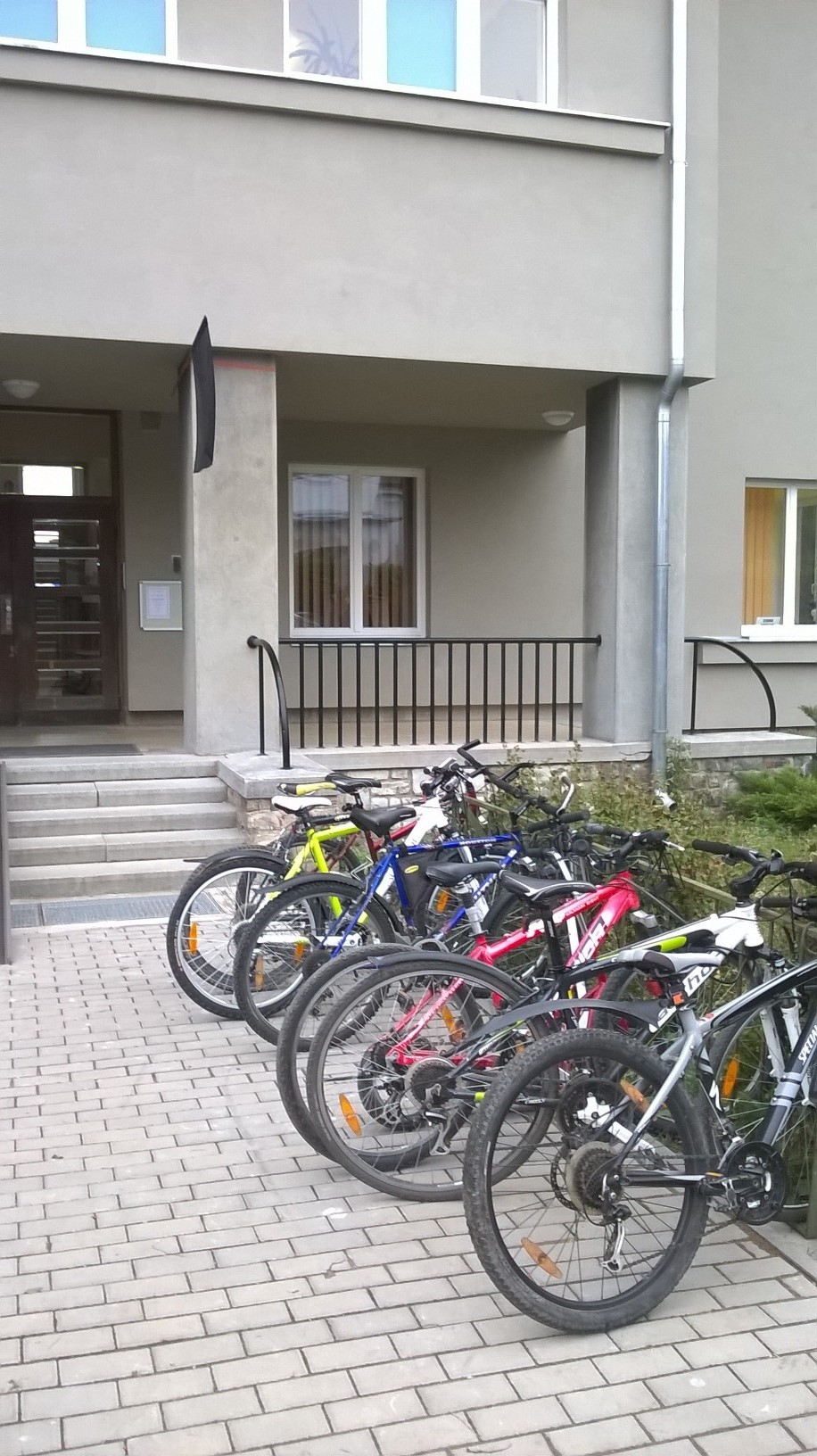 Provizorní stojany na kola