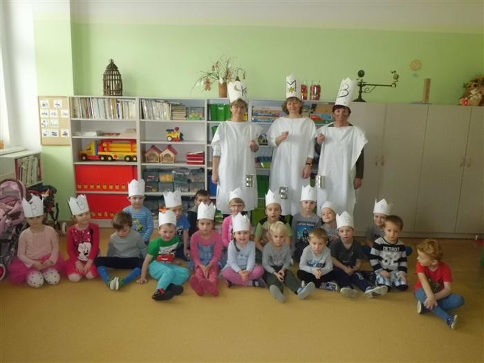 Tříkrálová návštěva zavítala i k dětem v benešovské mateřské škole Berušky