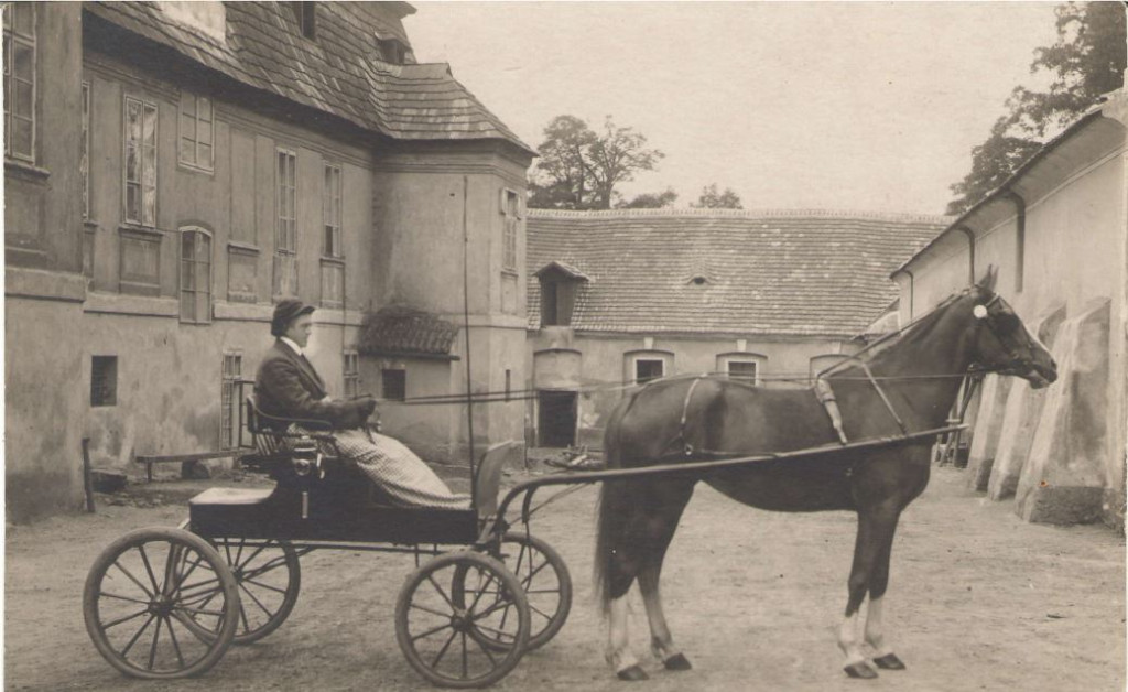 Zámek před rokem 1948