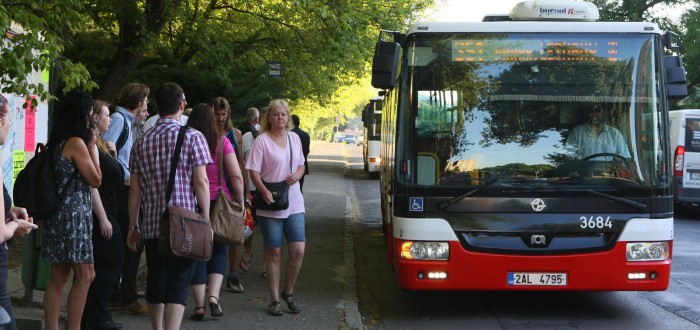 Přes Neratovice jezdí kromě autobusu linky 348 od dubna 2015 také linky z Mělníka