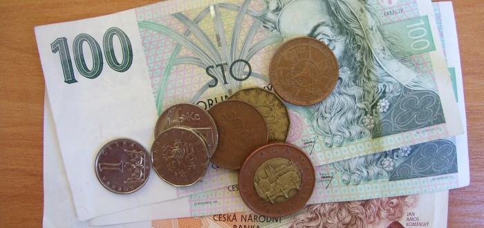 Nedostatek financí si zaměstnanci úvěrových firem řešili podvody