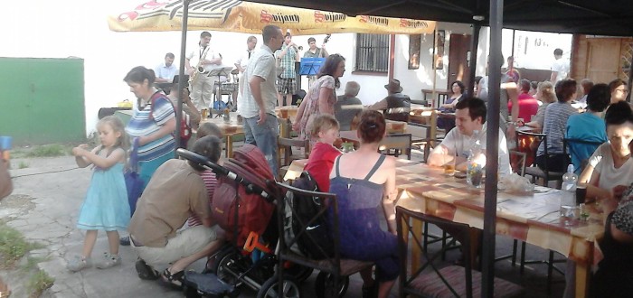 Na trhu si dáte maximálně desítku a zřejmě bez cigarety, chodí sem totiž i děti