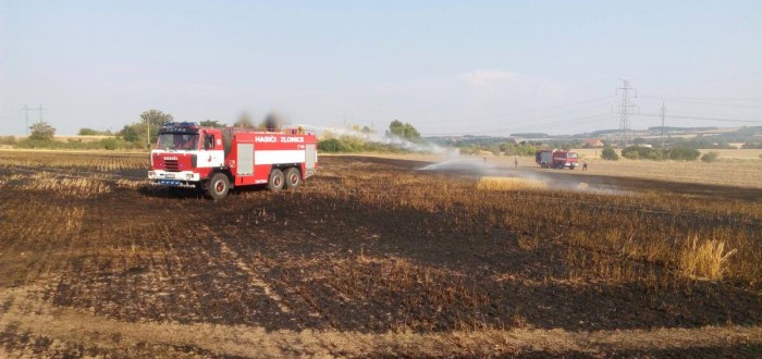 Požár na miletickém poli poblíž Velvar a Černuce