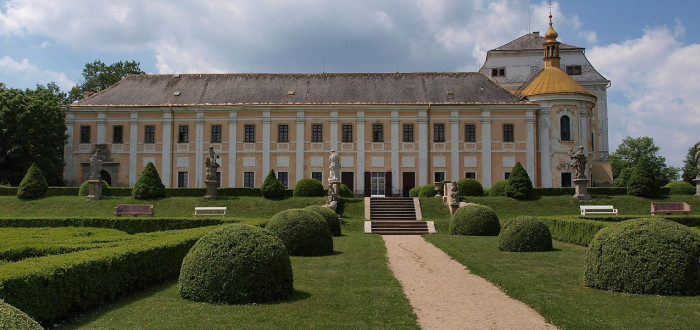 V zámeckém parku si projděte francouzský libosad a anglický park