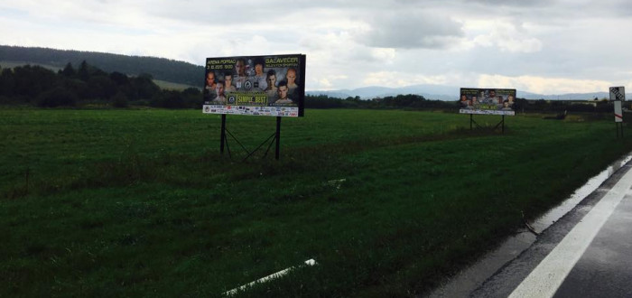 Billboardy už budou řidiče rozptylovat jen do konce prázdnin