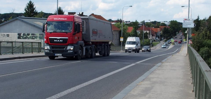 Po nadjezdu jezdí denně obrovské množství aut. Jeho uzavření bude znamenat velké komplikace. Kdy k němu dojde?