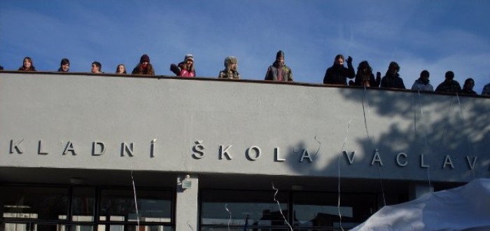 Škola nese jméno Václava Havla od roku 2012