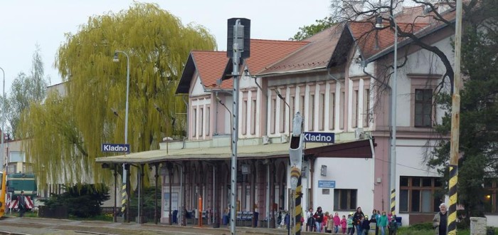 Nádraží na Kladně, kterému se dříve říkalo Kladno-Vejhybka nebo jen Vejhybka, je zastávkou ve vůbec největším městě celého Středočeského kraje