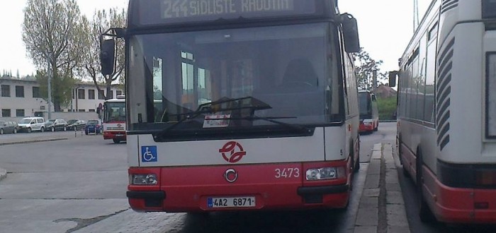 Linka 244 na Smíchovském nádraží