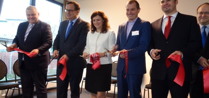 Zleva: hejtman Miloš Petera, ministr Jan Mládek, místopředsedkyně PS Jaroslava Jermanová, starosta Věslav Michalik a ředitel SIC Ivo Říha