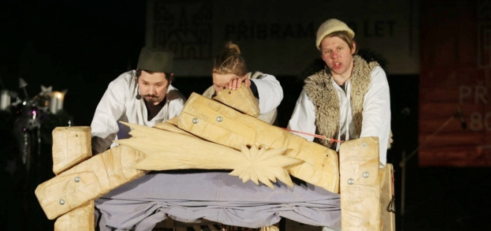 Blíží se zahájení adventu. Některá města to pojala v rámci tradic, jinde lákají na známé tváře nebo pestrý program s překvapením