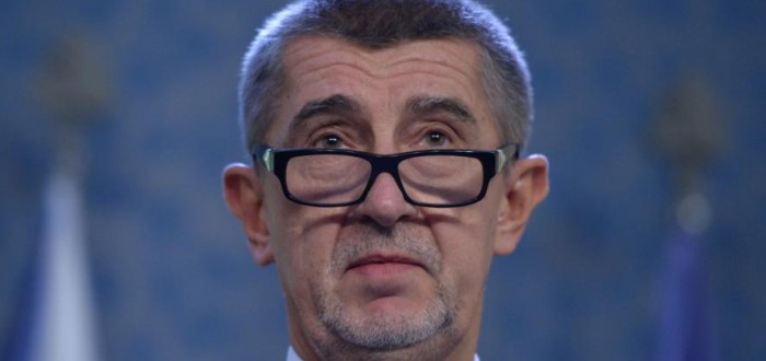 Předvolební heslo Sdílejte, než to zakážou! vyhrálo volby a zajistilo vůdci neomezenou vládu 