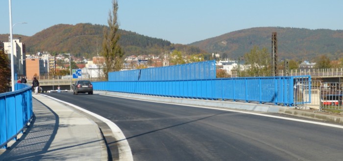 Most na Zavadilku v Berouně je opět průjezdný. Nejen místním se ulevilo. Most je totiž důležitou spojnicí mezi centrem s jižní částí města a okolních obcí