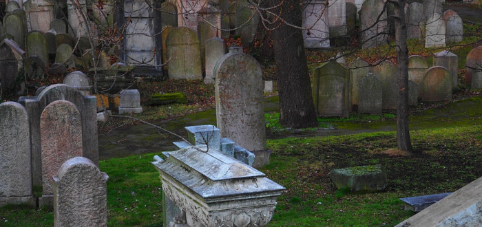 Většina pozůstalých na Benešovsku volí pohřeb žehem a následné uložení urny s ostatky na kolumbárním místě