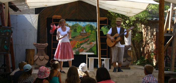 V září se mužete těšit i na další ročník divadelního minifestiválku pod širým nebem