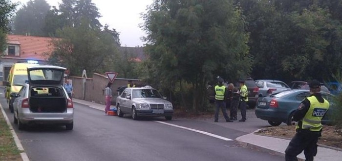 Po dobu zásahu složek IZS a probíhajícího dokumentování dopravní nehody byl provoz na místní komunikaci částečně omezen.