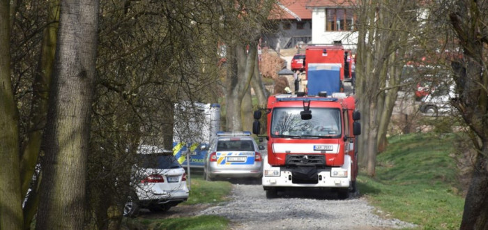 Zemina zavalila otce a syna.