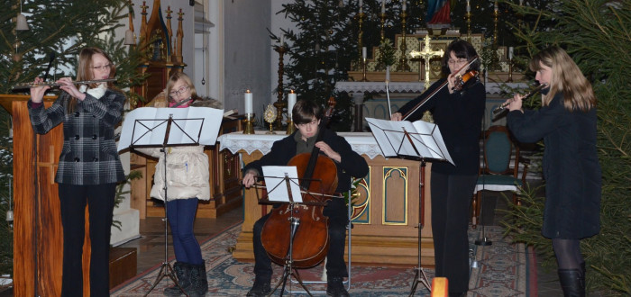 Kralupští žáci vystupují v kostele Nanebevzetí panny Marie a sv. Josefa pravidelně