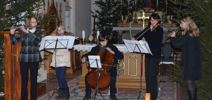 Kralupští žáci vystupují v kostele Nanebevzetí panny Marie a sv. Josefa pravidelně