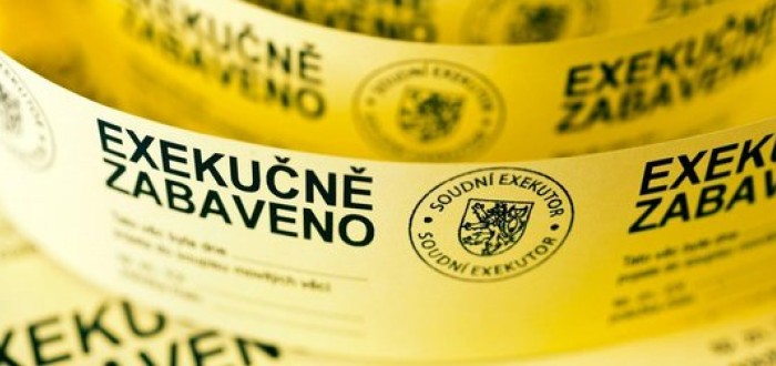 Nečejte než exekutor zaklepe na dveře, plaťte včas