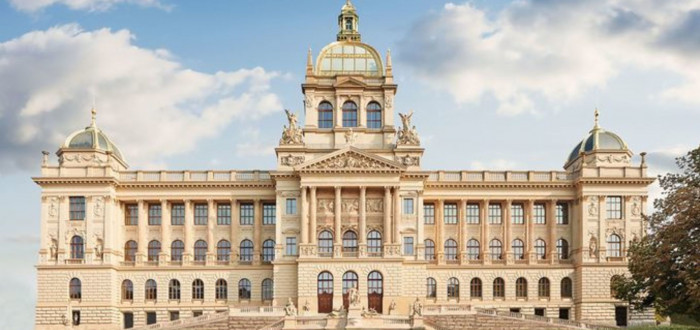 Národní muzeum ve staronovém hávu